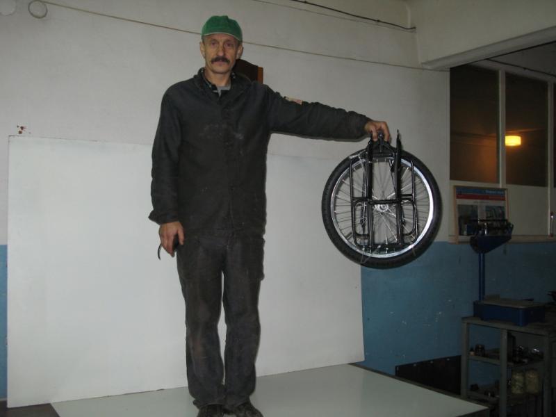 Велоприцеп одно колесный-складной.