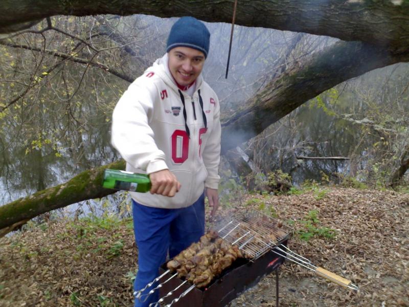 Поваренком, на пол ставки, взяли Леху :)