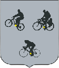 Герб города Сумы. В серебряном поле три чёрных велосипедиста с их велосипедами: байкер, турист (обвешанный сумками, изначально присутствовавшими на гербе) и шоссейник, с золотыми (из пуговиц, изначально присутствовавших на сумках герба) звёздами систем.
